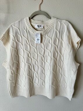 NWT Double Zero Cream Cable Knit Sleeveless Sweater. Size L